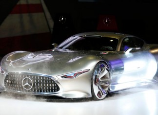 Araba var, birde Mercedes var