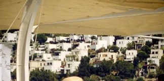 Özge Ulusoy Codentry İçin Bej Beach’te