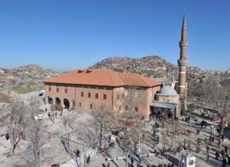 Hacı Bayram’da Unutulan Tek Şey Okul