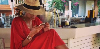 ÖZGE ULUSOY KIRMIZILAR İÇİNDE