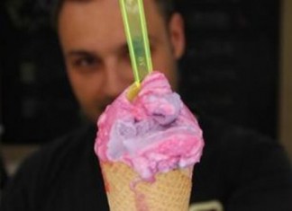 Yaladıkça Renk Değiştiren Dondurma