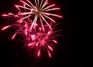 Yeni Doğan Kızı İçin 500 Havai Fişek Attı