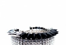 TAKILARIN DAYANILMAZ CAZİBESİ