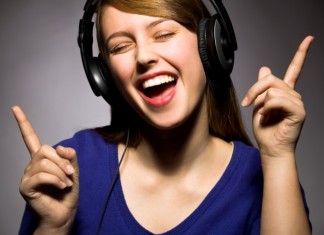 Çalışırken Müzik Dinleyenler Yüzde 20 Daha Hızlı Çalışıyor