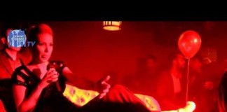 Tuğba Özerk Kırık Bacağıyla Sahne de