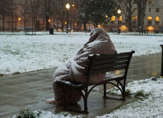 Kimsesizlere yardım etmek elinizde