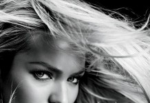 VICTORIA’S SECRET MELEKLERİ IŞILTILI SAÇLARININ SIRRINI PAYLAŞIYOR