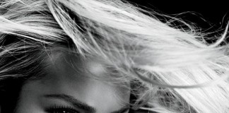 VICTORIA’S SECRET MELEKLERİ IŞILTILI SAÇLARININ SIRRINI PAYLAŞIYOR