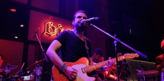 KENAN DOĞULU YENİ YILA BİS SAHNESİNDE GİRDİ