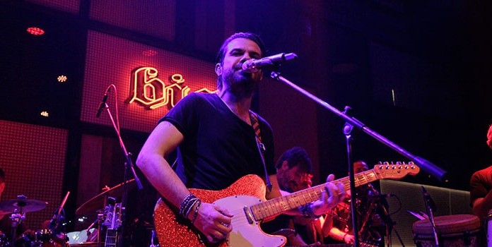 KENAN DOĞULU YENİ YILA BİS SAHNESİNDE GİRDİ